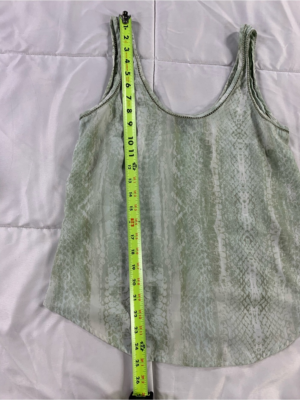 Pre loved DYNAMITE shirt womens size S - Picture 2 of 4